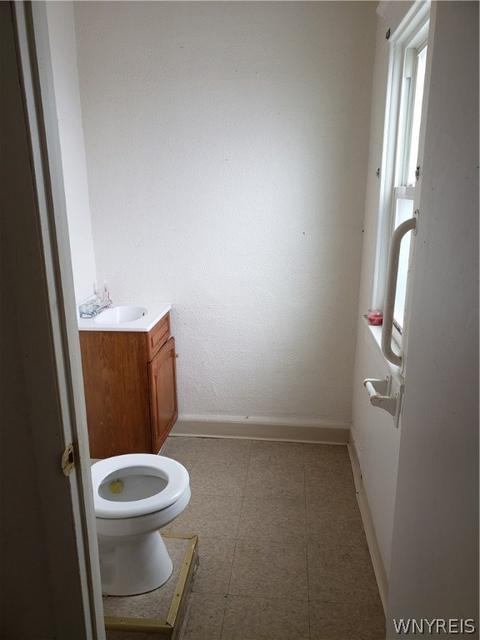 39 Cornwall Ave, Buffalo, NY 14215 photo 3