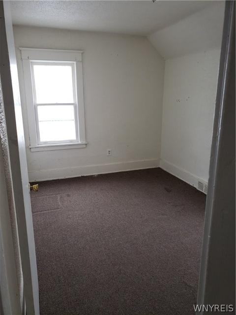 39 Cornwall Ave, Buffalo, NY 14215 photo 7