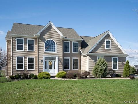 4915 Cloverleaf Ln, Pendleton, NY 14094 photo 1