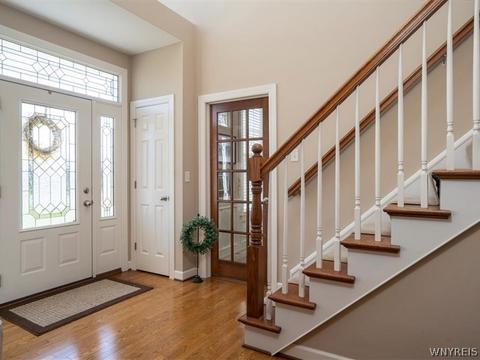 4915 Cloverleaf Ln, Pendleton, NY 14094 photo 2