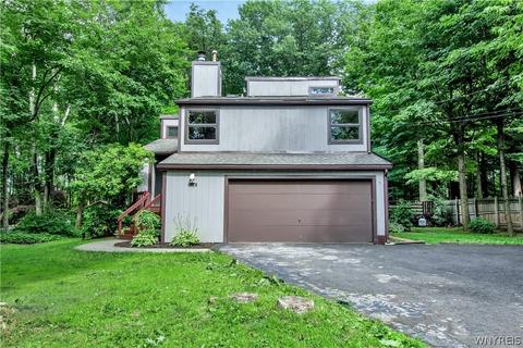 6875 Derby Rd, Evans, NY 14047 photo 1
