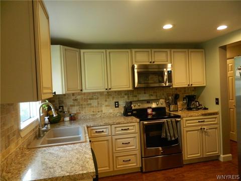 1399 Darlington Dr, Evans, NY 14047 photo 4