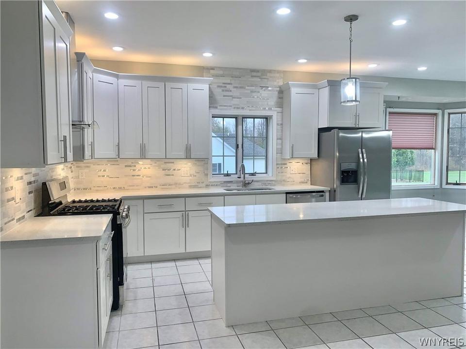  8169 Westphalinger Rd, East Amherst, NY 14051 photo 3
