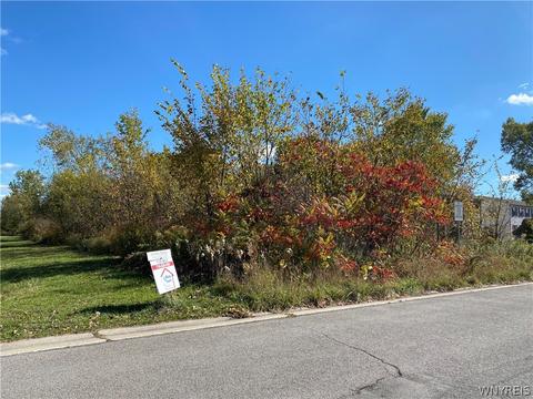 5508 Hallmark Ln, Lockport Town, NY 14094