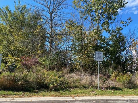 5507 Hartford Dr, Lockport Town, NY 14094