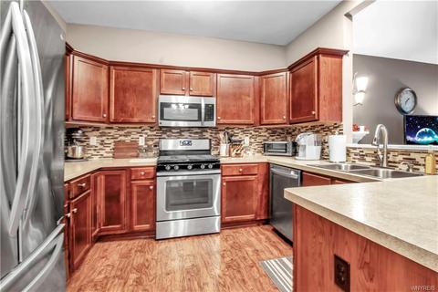 151 Slate Bottom Dr, Depew, NY 14043 photo 17
