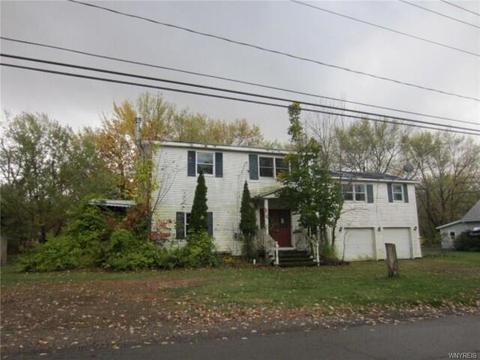 719 Beach Rd, Evans, NY 14006 photo 1