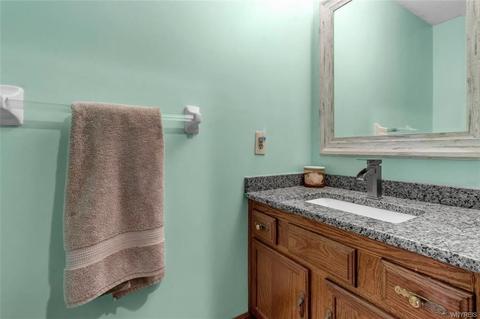 2 Hemlock Ln, Lancaster, NY 14086 photo 20