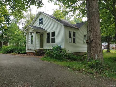 9654 Lenox St, Evans, NY 14006 photo 1