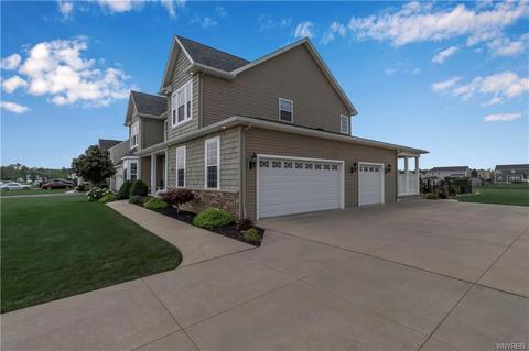 4939 Cloverleaf Ln, Pendleton, NY 14094 photo 2