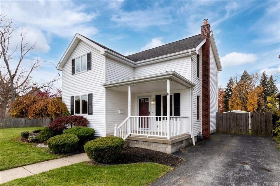 634 91st St, Niagara Falls, NY 14304 33 Photos MLS B1373314 Movoto