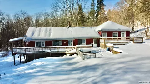 5072 Raecher Rd, Great Valley, NY 14741
