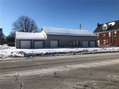 911 S Park Ave, Buffalo, NY 14210