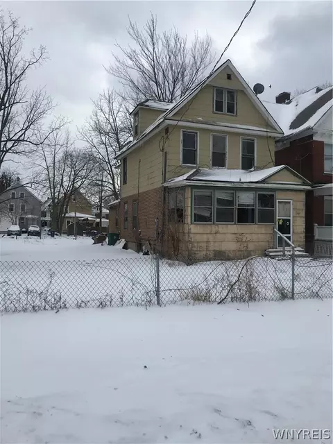 1867 Pierce Ave, Niagara Falls, NY 14301