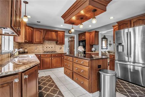 12 Hampton Ct, Lancaster, NY 14086 photo 4