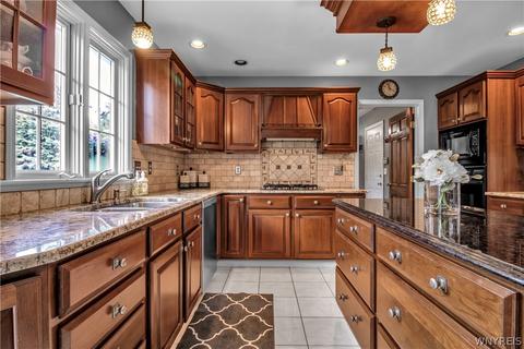 12 Hampton Ct, Lancaster, NY 14086 photo 6