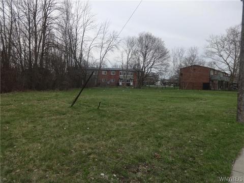 2812 Highland Ave, Niagara Falls, NY 14305