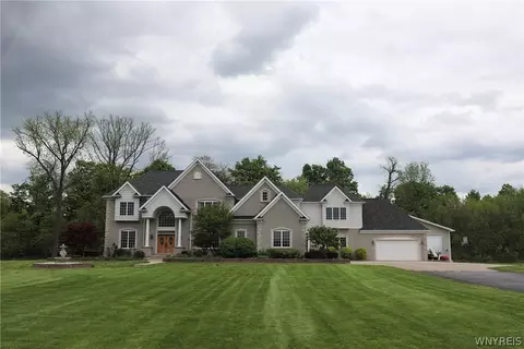 9019 Mountain Rd, Royalton, NY 14067