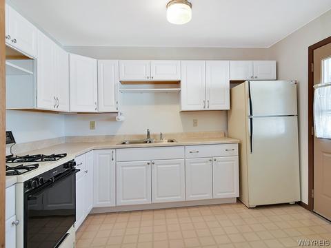 16 Botimer St, Lancaster, NY 14086 photo 10