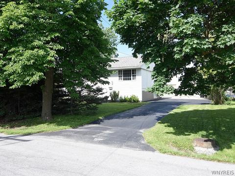 16 Botimer St, Lancaster, NY 14086 photo 2