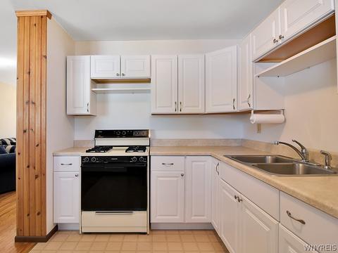 16 Botimer St, Lancaster, NY 14086 photo 9