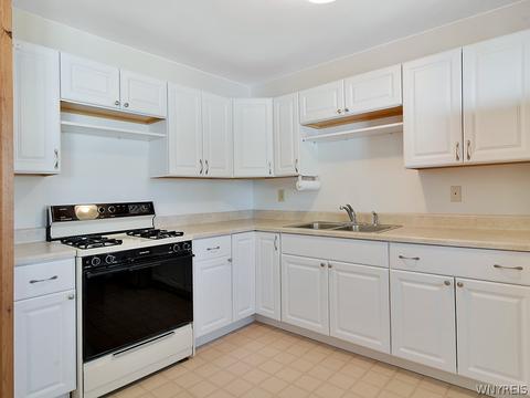 16 Botimer St, Lancaster, NY 14086 photo 11