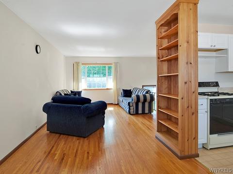 16 Botimer St, Lancaster, NY 14086 photo 8