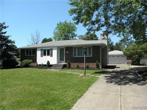128 Minden Dr, Orchard Park, NY 14127