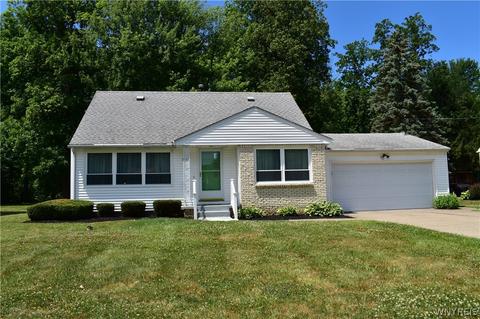 5586 Juno Dr, Lake View, NY 14085