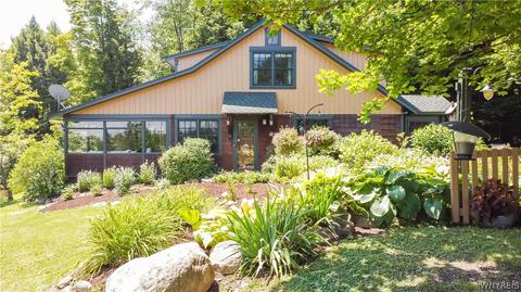 9546 Phillips Rd, Holland, NY 14080 photo 2