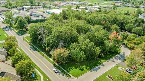 76 Elizabeth Dr, Lockport City, NY 14094