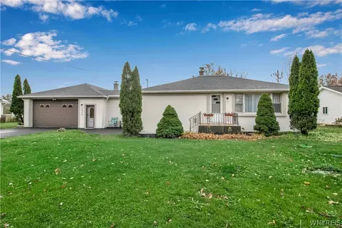 1850 Webb Rd, Grand Island, NY 14072