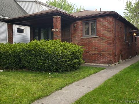 2005 Forest Ave, Niagara Falls, NY 14301