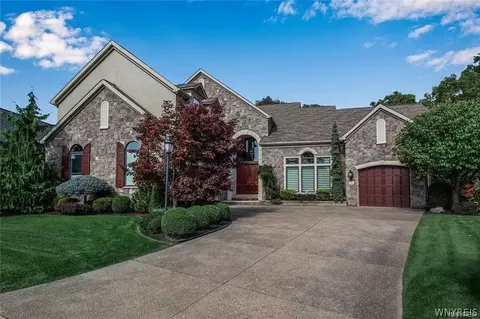 136 Harbridge Mnr, Amherst, NY 14221