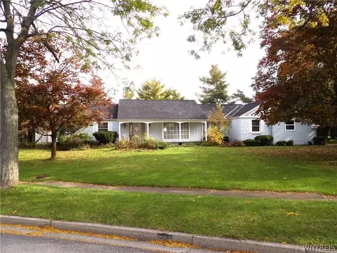 131 Chapel Woods St, Amherst, NY 14221