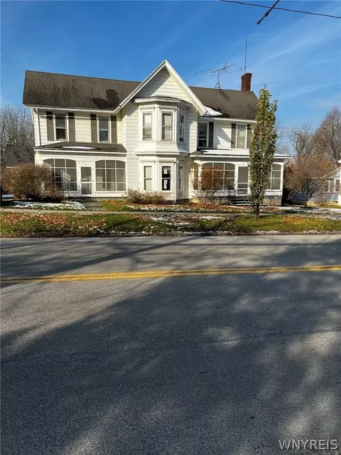20 S Lake Ave, Bergen, NY 14416