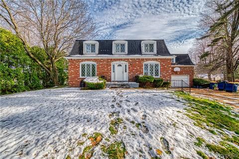 104 Woodbury Dr, Lockport, NY 14094