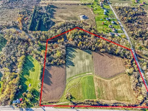 6231 Broadway St, Lancaster, NY 14086