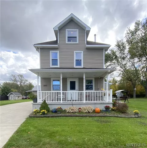 227 Velore Ave, Orchard Park, NY 14127