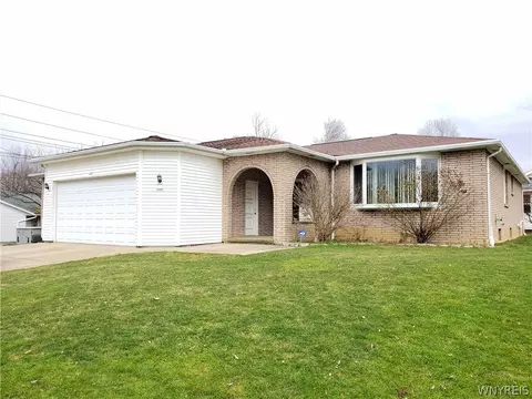 102 Hybank Dr, West Seneca, NY 14224