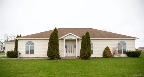 6233 Baer Rd, Wheatfield, NY 14132