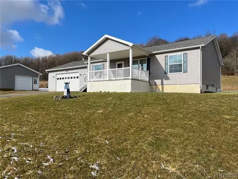 8651 S Maple Valley Rd, Machias, NY 14101