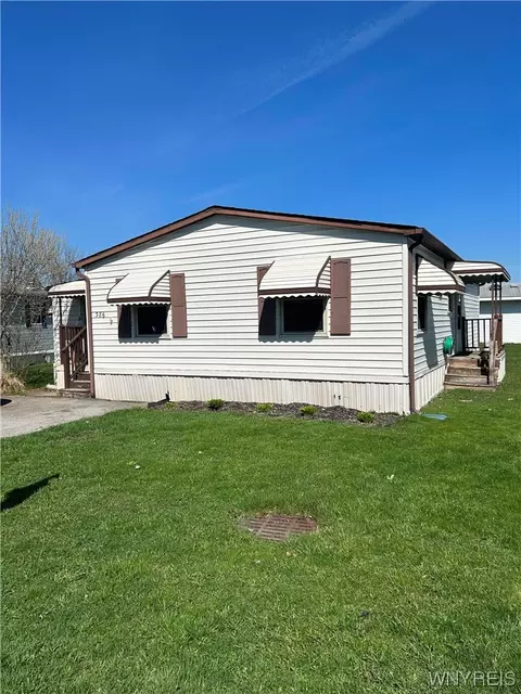 386 Birchwood Dr, Lockport, NY 14094
