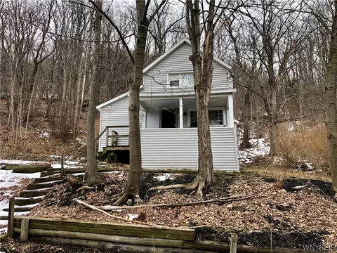 98 Livingston St, Warsaw, NY 14569