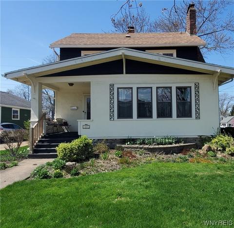 32 Lorain St, Evans, NY 14006