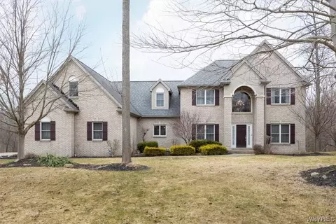 34 Birdsong Pkwy, Orchard Park, NY 14127