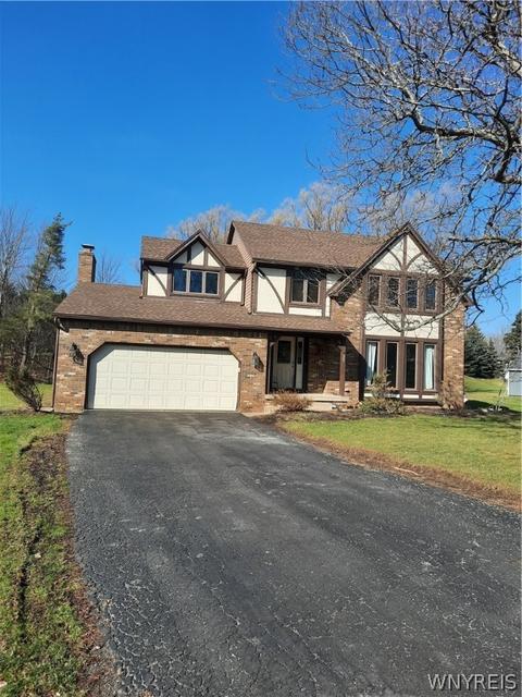 15 Ironwood Ct, Orchard Park, NY 14127