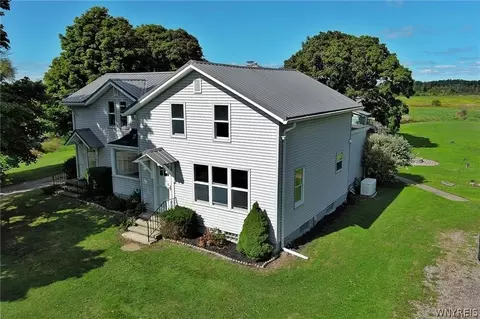 2854 Bauer Rd, Eden, NY 14057
