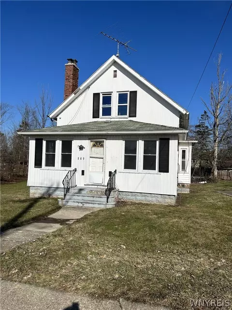 149 Lake St, Evans, NY 14006