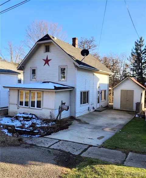 46 Leavenworth St, New Albion, NY 14719